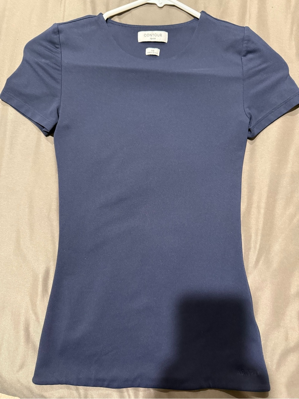 ARITZIA CONTOUR SHORT SLEEVE HIP LENGTH TOP
